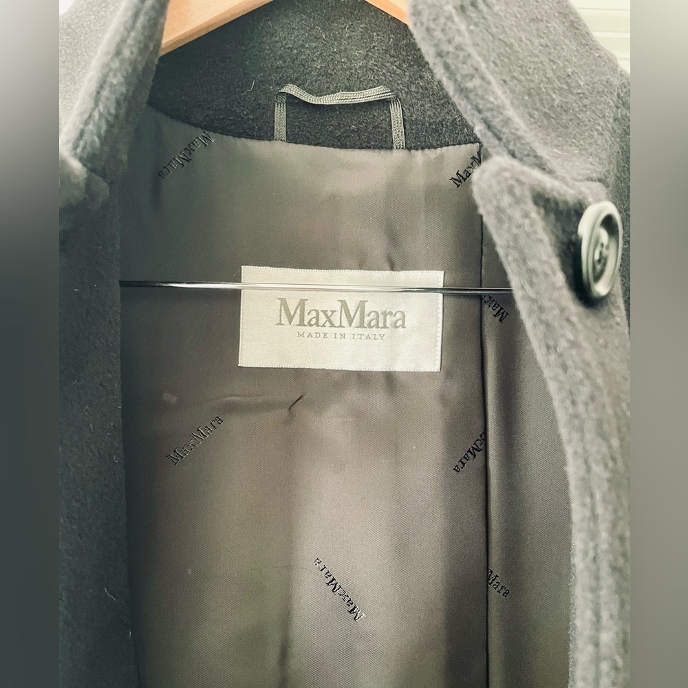 Max Mara Black Wool Cashmere Coat Size 34 (Italian) - Vintage, some damage.